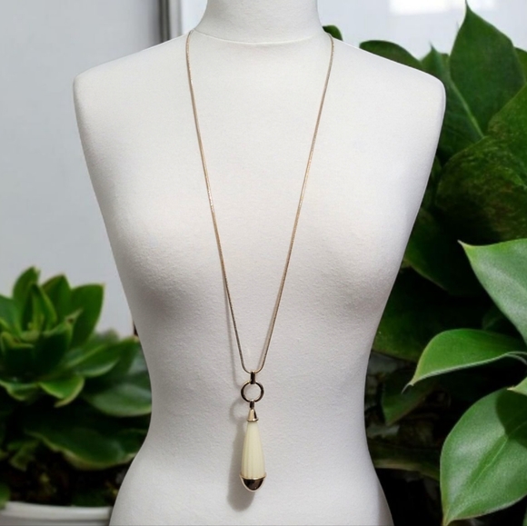 NWT Trina Turk Carved Cream Lucite Teardrop Pendant Necklace 35" Gold Plated - Picture 1 of 15